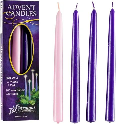 Vista 3 de Juego de velas de Adviento navideño (set de 4) - Fabricado en EE. UU. - Velas cónicas de cera de 10 pulgadas - 3 velas moradas y 1 vela rosa