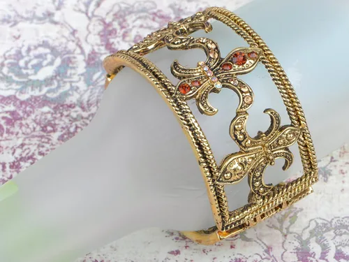 Vista 2 de Alilang Brazalete de oro antiguo con diamantes de imitación de topacio sintético Fleur De Lis, aleación