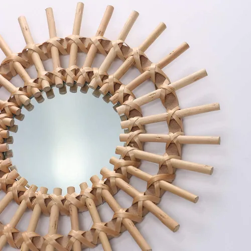 Vista 5 de OYPEIP Decoración de cristal colgante de ratán natural pequeño de 12 pulgadas, diseño rústico hecho a mano, innovador espejo de maquillaje redondo