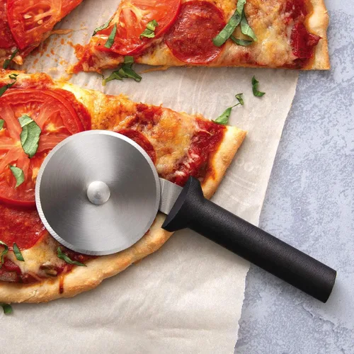 Vista 2 de Rada Cortador de pizza de cubiertos (W221), rueda de acero inoxidable de 3", mango negro 3" Stainless Steel Wheel, Black Resin Handle