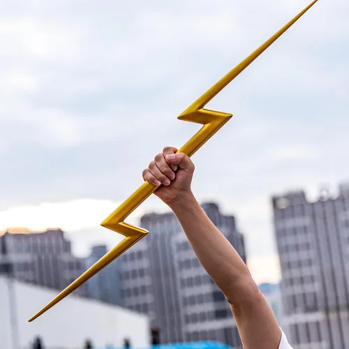 Vista 2 de A&C Hero Lightning Bolt - Accesorios de arma de cosplay para mujeres y hombres (dorado, talla única)