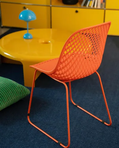 Vista 4 de Juego de 2 sillas de comedor modernas de plástico, sillas estables de cocina para interiores y exteriores con patas de metal para cafeterías