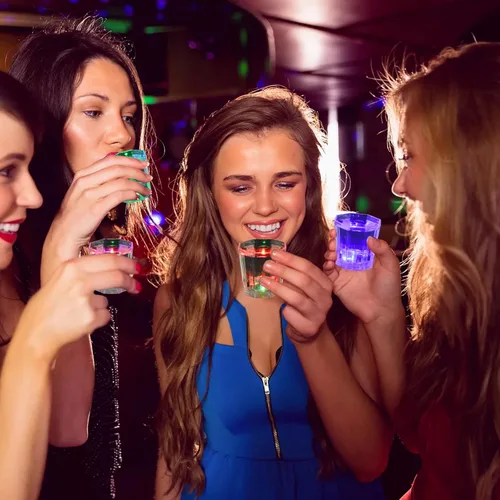 Vista 5 de Juego de 24 vasos de chupito iluminados, regalos de fiesta, vasos de chupito para adultos, para fiesta, luz LED, vasos que brillan en la oscuridad
