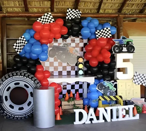 Vista 3 de Kit de guirnalda de arco de globos de auto de carreras, 151 piezas de látex rojo azul y globos de neumáticos de rueda a cuadros para autos