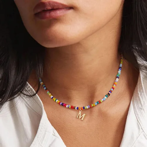 Vista 4 de Yoosteel Regalos de San Valentín para niños, adolescentes y niñas, collares con iniciales de cuentas coloridas para mujeres y niños, joyería