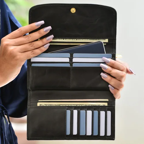 Vista 7 de Leather SR Cartera de cuero de grano superior RFID para mujer, con aspecto vintage resistente con 13 ranuras para tarjetas, 2 compartimentos