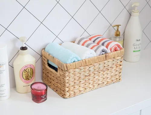 Vista 2 de Cesta rectangular de mimbre de jacinto de agua tejido natural con asas, organizador de almacenamiento pequeño, bandeja de cesta poco profunda de 12
