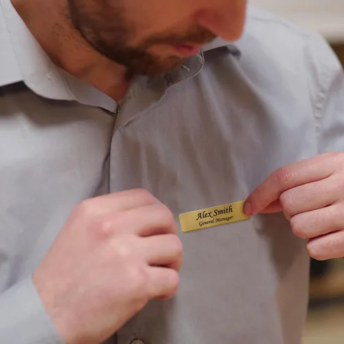 Vista 4 de Placas de identificación con nombre grabadas personalizadas, insignias de identificación personalizadas con texto y logotipos, nombre de metal