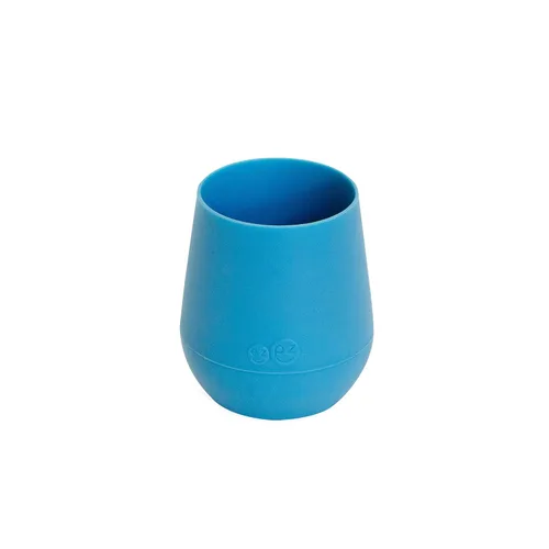 Vista 4 de ezpz Tiny Cup (Azul) – 4 meses en adelante – Taza de entrenamiento de 100% silicona para bebés – Diseñada por un especialista en alimentación