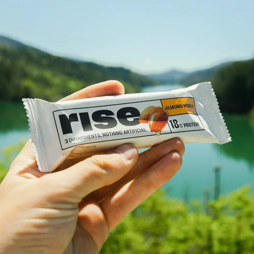 Vista 9 de Rise Barras de proteína de suero para el desayuno con miel de almendra, 18g de proteína, 2.01 oz (paquete de 12)