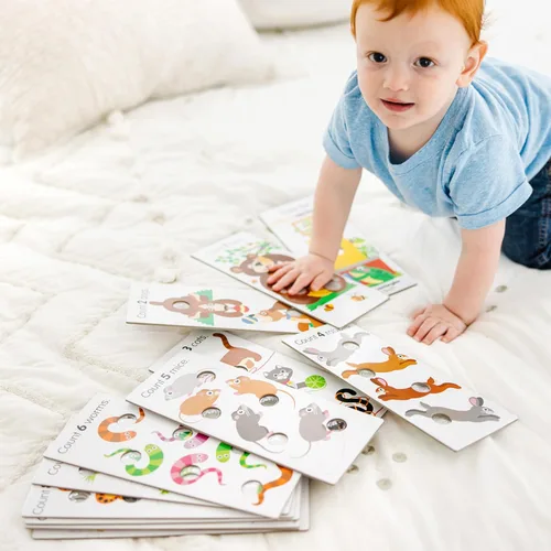 Vista 7 de Melissa & Doug Poke-a-Dot! Tarjetas de Aprendizaje Jumbo de Números, Formas y Colores, 13 Tarjetas Interactivas de Flash de Doble Cara, Actividades
