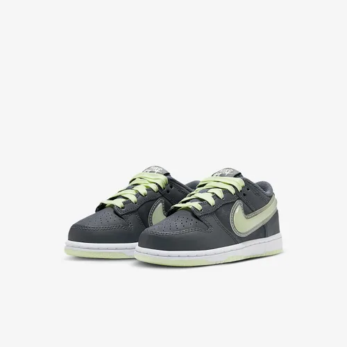Vista 130 de Nike Kid's Dunk Low Sneaker