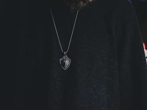 Vista 5 de BySilverStone Jewelry - Collar de plata esterlina hecha a mano de lobo vikingo para hombre, joyería de cabeza de lobo de mitología nórdica, colgante