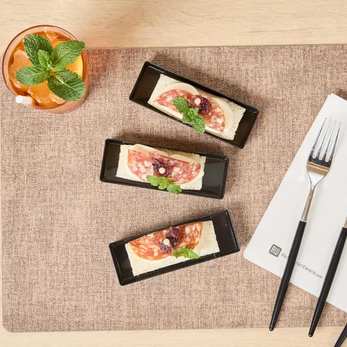 Vista 9 de Restaurantware Mini platos de degustación de 5.2 x 1.8 pulgadas, 100 platos rectangulares desechables de plástico, platos de plástico negro