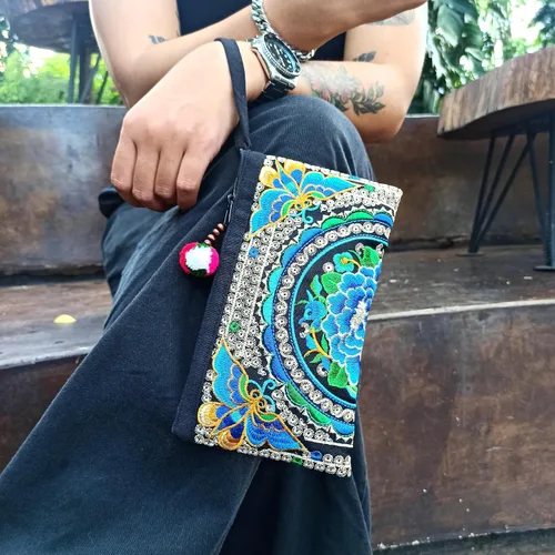 Vista 2 de Sabai Jai - Bolso de pulsera para teléfono inteligente - Carteras de embrague bordadas a mano Boho