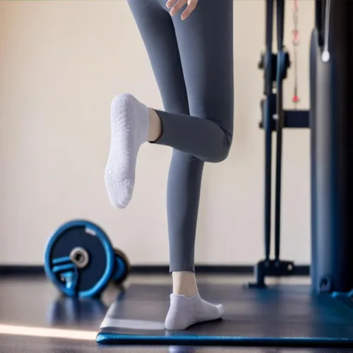 Vista 6 de Calcetines de agarre para mujer, pilates, yoga, calcetines de hospital antideslizantes con pinzas para mujer, calcetines adhesivos con cojín