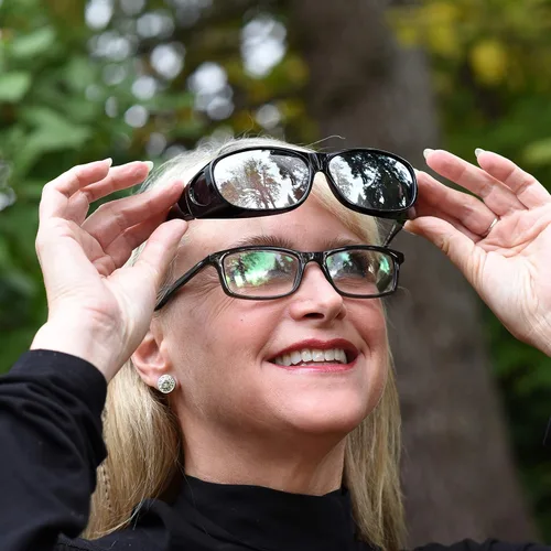Vista 2 de SunnyPro Fitover - Gafas de sol polarizadas para lentes graduadas