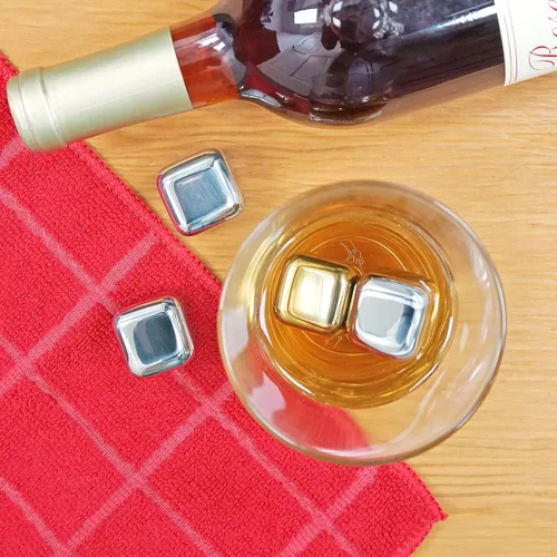 Vista 5 de Cubos de hielo refrigerantes reutilizables de acero inoxidable para whisky, vino y bebidas - Juego de 12