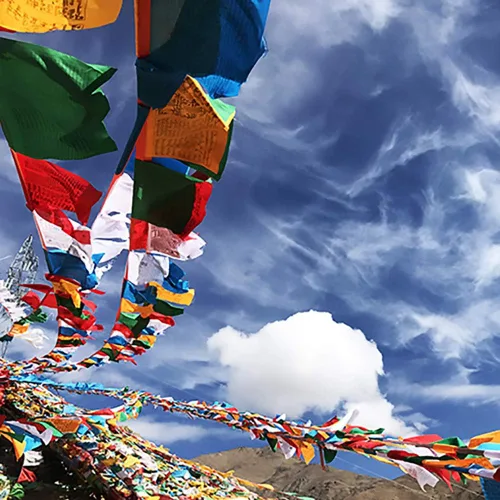 Vista 6 de Banderas de oración tibetanas, 20 unidades, banderas de oración budista para exteriores, 13.4 x 13.4 pulgadas, banderas de oración grandes