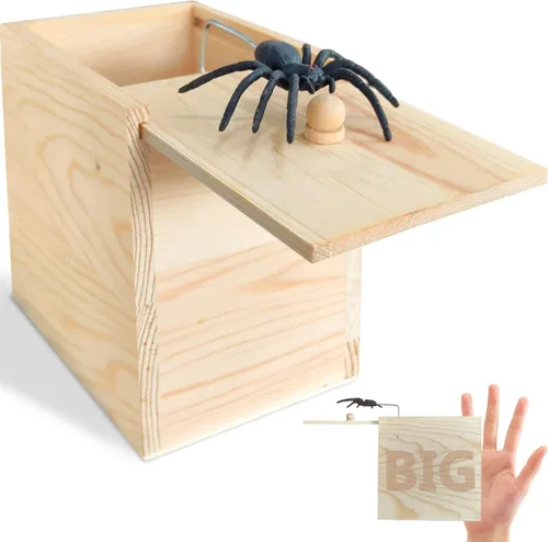 Vista 5 de PARNIXS Caja de broma de araña grande mejorada de goma, versión máxima práctica, puede contener un anillo de tarjeta de crédito, cadena de perfume
