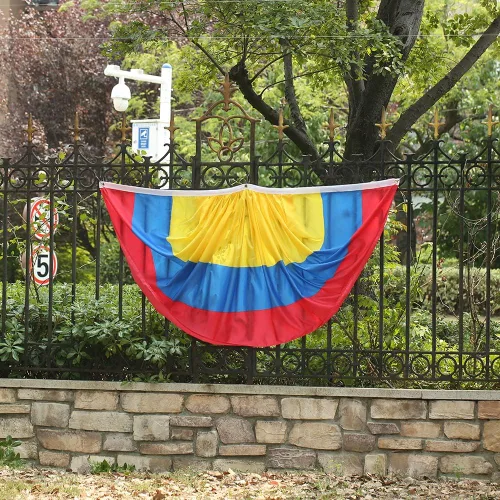 Vista 4 de Bandera de abanico plisada colombiana de Colombia de 3 x 6 pies, 2 banderas de abanico plisadas para interiores y exteriores, decoraciones de porche