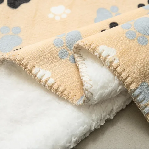 Vista 2 de Mantas impermeables para perros, manta para mascotas, con estampado de huellas, súper suave, cálida y mullida, toallita protector de sofá, coche