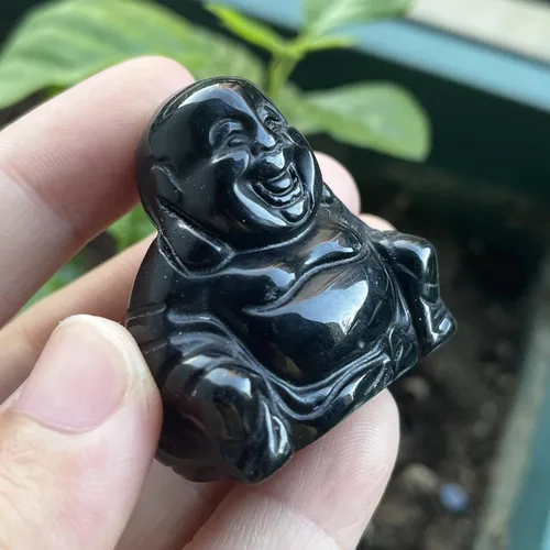 Vista 2 de Estatua de Buda feliz de Maitreya de piedra tallada a mano, escultura de bolsillo de cristal curativo, decoración de 1.5 pulgadas de alto, obsidiana