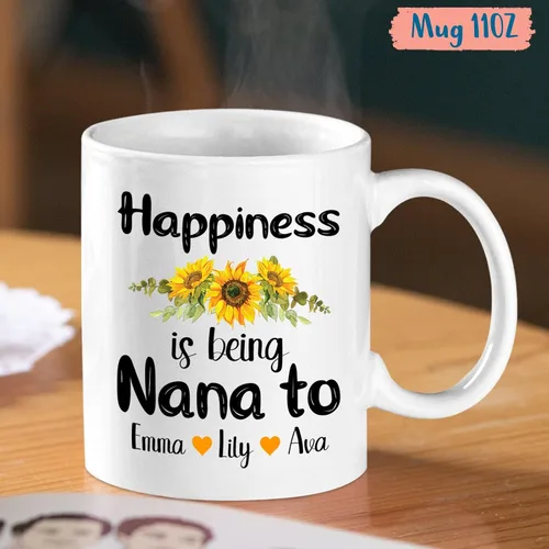 Vista 4 de Taza con texto en inglés «Happiness Is Being Nana» – Taza personalizada para abuela con nombres de nietos – Taza de abuela nueva – Regalo