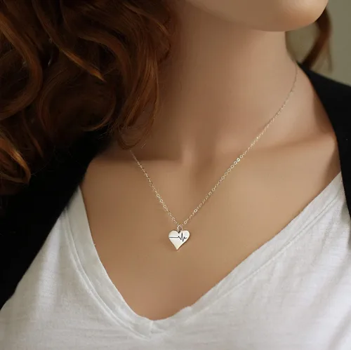 Vista 2 de A Charmed Impression Collar de plata de ley con latido del corazón de EKG - Regalo de gratitud de enfermera EMT