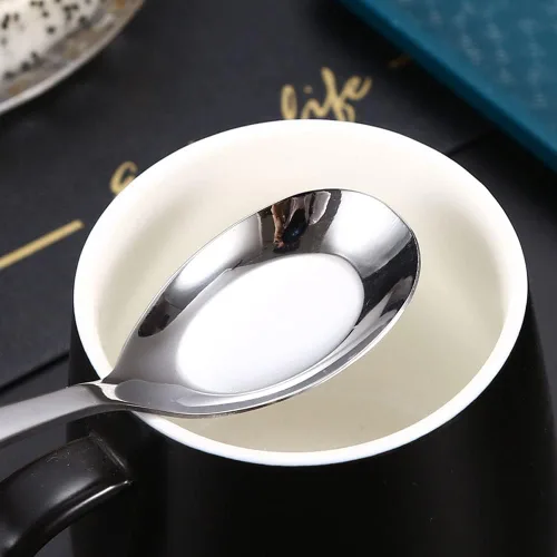Vista 3 de 5 cucharas de sopa y postre de acero inoxidable con acabado espejo para sopa, arroz, té, leche, café y helado (dorado)