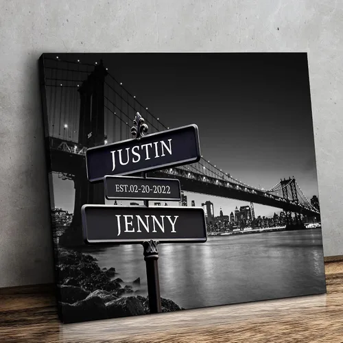 Vista 55 de CP CANVASPATH Letrero de calle con el nombre de la pareja y la fecha, impresiones personalizadas en lienzo del puente de Manhattan por la noche