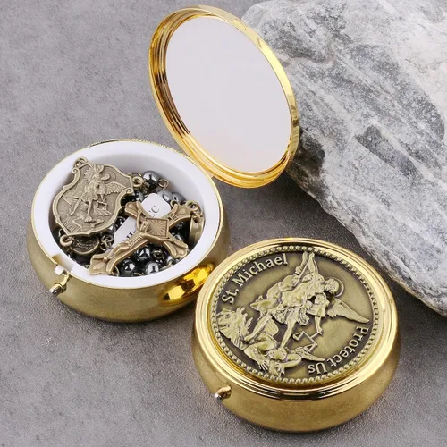 Vista 7 de Collar con rosario católico de San Miguel Arcángel con cuentas de piedra negra de hematita con caja de regalo de metal dorado para hombres