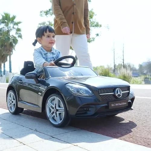Vista 9 de Aosom Mercedes SLC 300 - Auto de paseo con licencia de 12 V para niños con control remoto, 2 velocidades, automóvil eléctrico para niños a batería