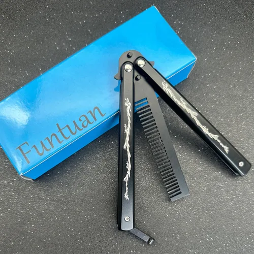 Vista 6 de cuchillo mariposa de acero inoxidable con tótem de dragón, entrenador con peine (negro)