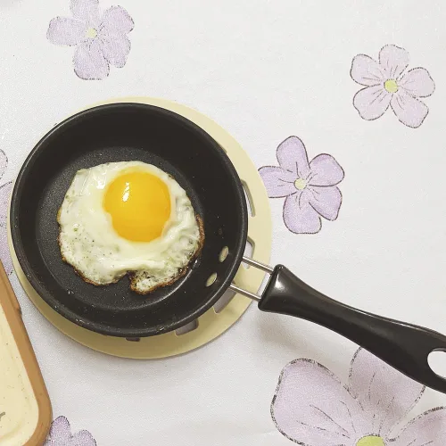 Vista 4 de Mini sartén para huevos de 4.7 pulgadas, 3 piezas, sartén antiadherente con mango de baquelita, olla de hierro fundido diseñada para huevos