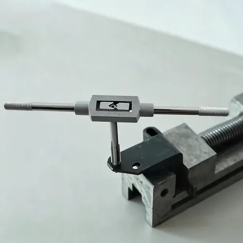 Vista 3 de Bitray Llave de grifo ajustable M6-M20 Escariador Acero Ajustable Llave de mano Herramienta de mano 1/4 pulgadas-3/4 pulgadas Grifos de mano titular
