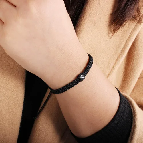 Vista 4 de Btysun Pulseras con iniciales para mujeres adolescentes niñas cuerda tejida trenzada regalos para el Día de la Madre para mamá su novia esposa