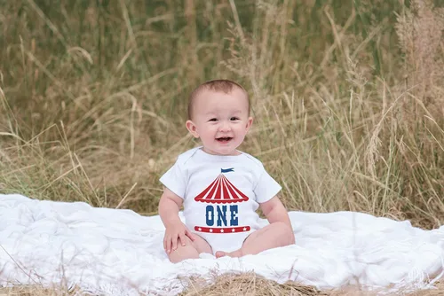 Vista 3 de 7 ate 9 Apparel Circo de cumpleaños para niño de una sola pieza