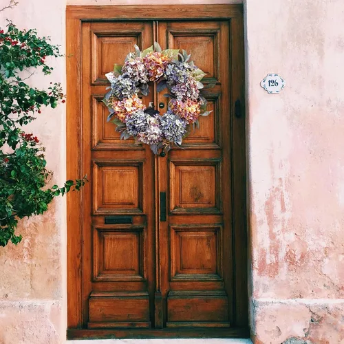 Vista 2 de Corona de hortensias artificiales para puerta delantera, 22 pulgadas, decoración del hogar de boda