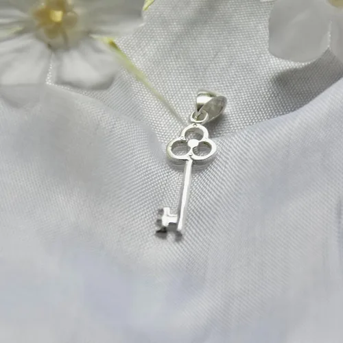 Vista 2 de Colgante de llave pequeña de plata de ley 925 con candado, collar y pulsera, joyería fina