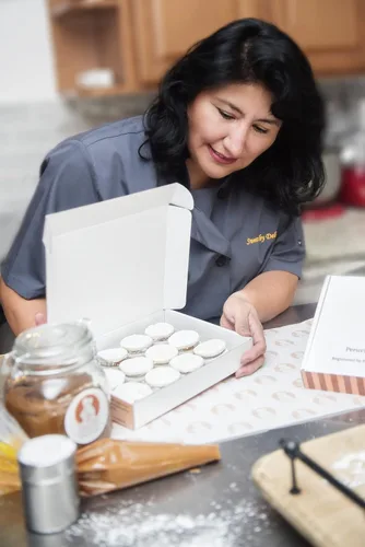 Vista 9 de Alfajores The Icing House - Sweets by Deliciosa - Caja de 12 galletas - Relleno de Dulce de leche