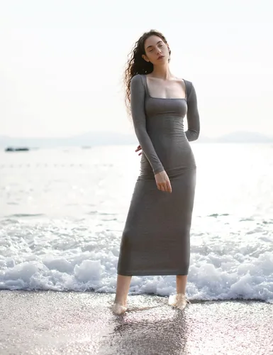 Vista 5 de PUMIEY Vestido largo de manga larga con cuello cuadrado para mujer, suave y acanalado