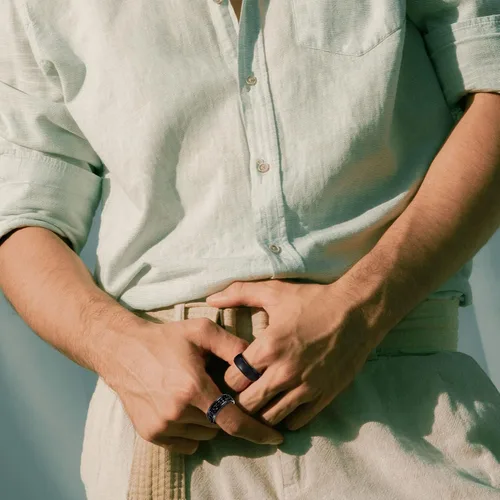 Vista 6 de THUNARAZ Anillo de titanio de acero inoxidable para la ansiedad para mujeres y hombres, anillos giratorios negros para la ansiedad, juego de anillos