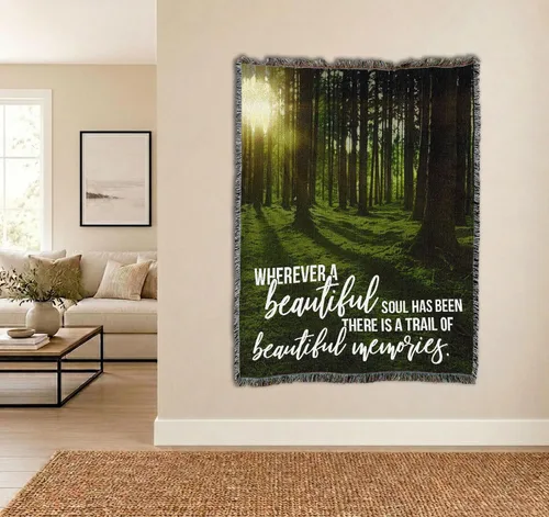 Vista 4 de Pure Country Weavers Manta con texto en inglés «Wherever A Beautiful Soul Has Been, There is A Trail of Beautiful Memories», tapiz de regalo