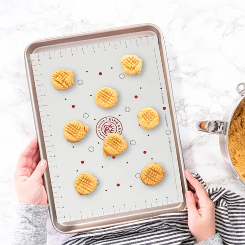 Vista 2 de King Arthur Baking Company - Tapete de silicona reutilizable para hornear, apto para horno, para espaciar y colocar la masa de galletas