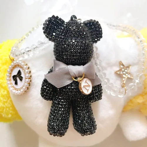 Vista 2 de Bonitos accesorios colgantes para espejo retrovisor de oso con brillantes, ornamentos colgantes brillantes, dijes de oso con diamantes para espejo