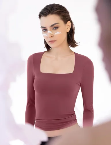 Vista 6 de PUMIEY Camisetas de manga larga con cuello cuadrado para mujer, ajustadas, camiseta básica Smoke Cloud Pro Collection