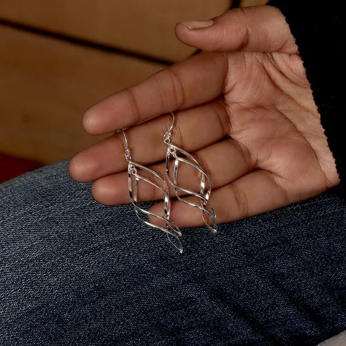Vista 3 de Charmsy - Aretes colgantes de plata de ley 925 con doble torsión infinita para mujer, aretes colgantes clásicos de infinito marquesa lineal, Grande