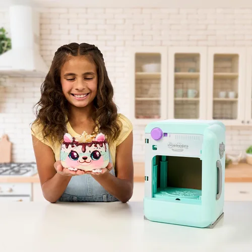 Vista 10 de Cookeez Makery Freezy Cakez. Mezcla y decora a tu mejor amigo de peluche. Coloca tu mezcla de pastel en la congelación y sorpréndete cuando salga un