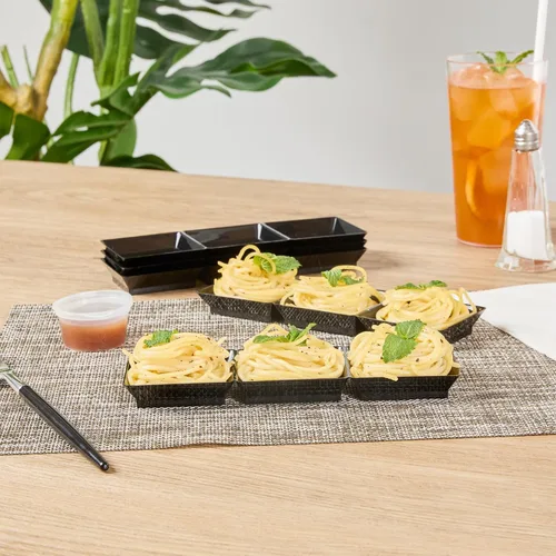 Vista 7 de Restaurantware Bandejas de salsa de 7.5 x 2.5 pulgadas, 100 platos desechables divididos para servir, tapas se venden por separado, de plástico Negro